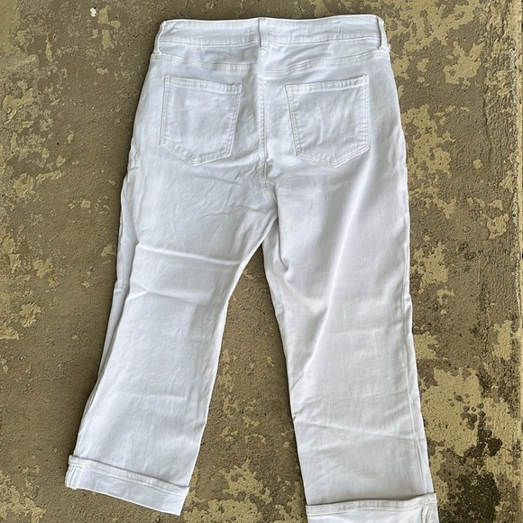 EUC NYDJ white denim Marilyn Straight capris - Picture 11 of 15